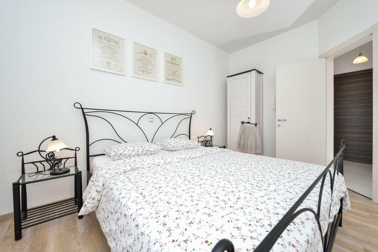 Sukošan Apartments Feel Good מראה חיצוני תמונה